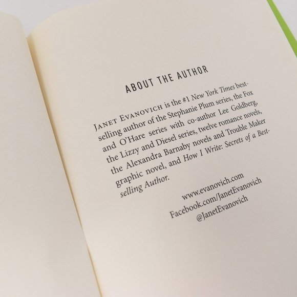 Top Secret Twenty One Janet Evanovich Stephanie Plum Novel Hardcover Dust Jacket - Picture 11 of 12